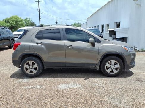 Certified 2021 Chevrolet Trax LT w/ Driver Confidence Package AWD/4WD image 3