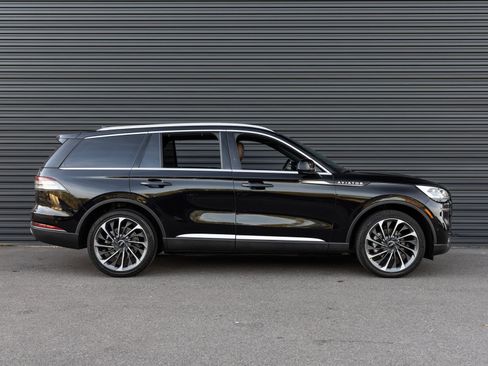 Used 2020 Lincoln Aviator Reserve w/ Equipment Group 202A image 6