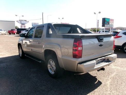 Used 2009 Chevrolet Avalanche LT w/ Suspension Package, Off-Road image 11