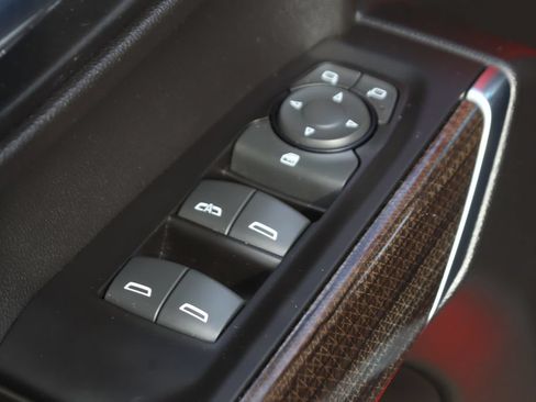 Used 2020 Chevrolet Silverado 1500 LT RWD image 17