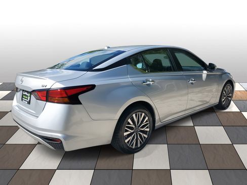 Used 2023 Nissan Altima 2.5 SV image 4