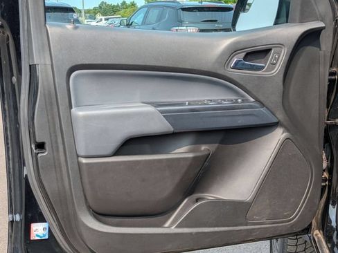 Used 2020 Chevrolet Colorado Z71 w/ Z71 Midnight Edition AWD/4WD image 6