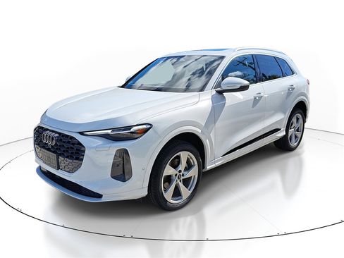 New 2025 Audi Q5 Premium Plus image 2