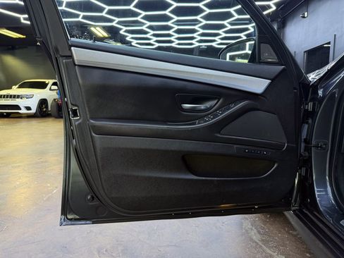 Used 2015 BMW M5 RWD image 12