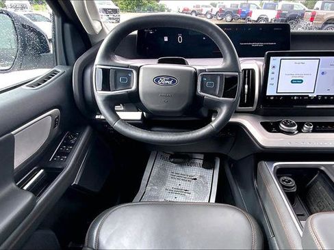 Certified 2025 Ford Expedition Active AWD/4WD image 4