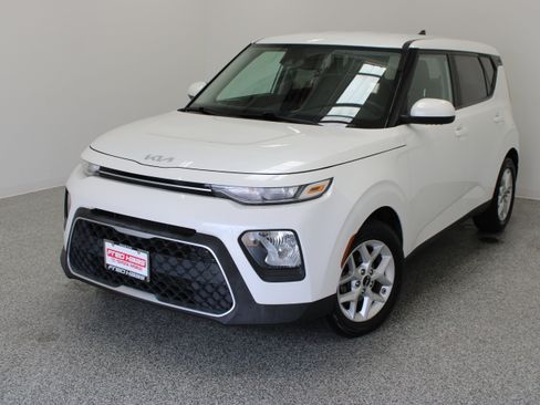 Used 2022 Kia Soul LX w/ Technology Package FWD image 2