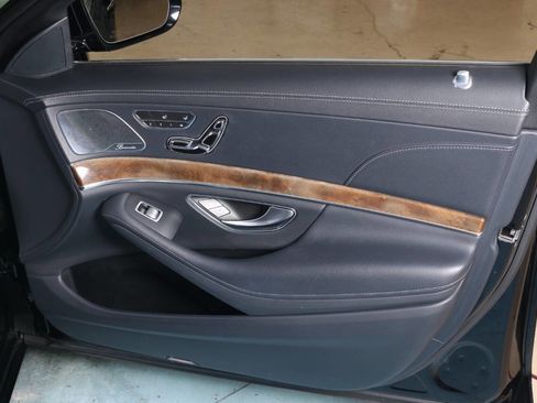 Used 2016 Mercedes-Benz S 550 4MATIC Sedan w/ Premium Package image 35