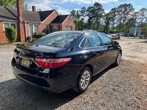 Used 2017 Toyota Camry LE FWD image 6