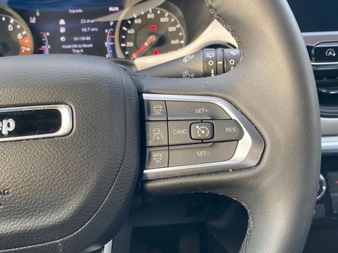 Used 2025 Jeep Compass Limited AWD/4WD image 16