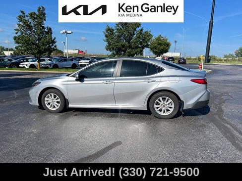 Used 2025 Toyota Camry LE AWD/4WD image 8