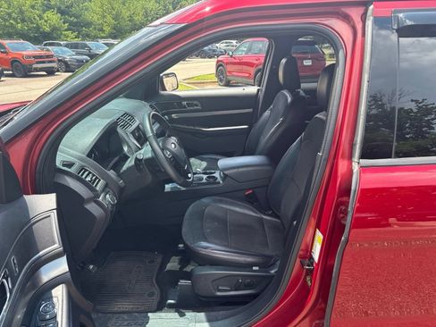 Used 2019 Ford Explorer XLT w/ Equipment Group 202A FWD image 3