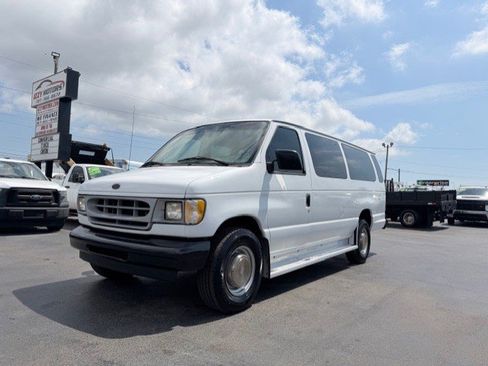 Used 2002 Ford E-350 and Econoline 350 XL image 2