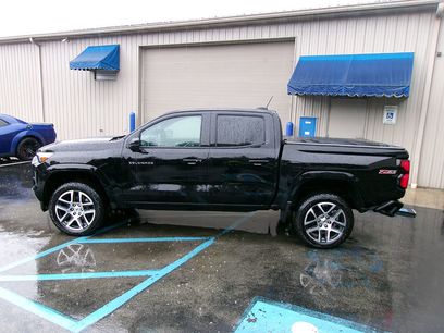 Used 2024 Chevrolet Colorado Z71 w/ Z71 Convenience Package 2