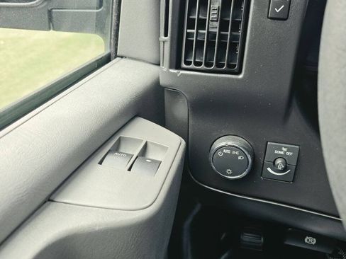 Used 2014 Chevrolet Express 2500 RWD image 22