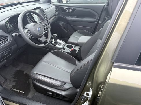 Used 2025 Subaru Forester Touring image 4