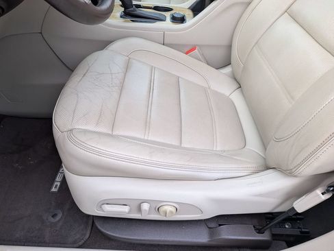 Used 2018 GMC Acadia Denali w/ Technology Package FWD image 11