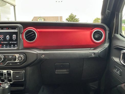 Used 2022 Jeep Gladiator Rubicon w/ LED Lighting Group AWD/4WD image 23