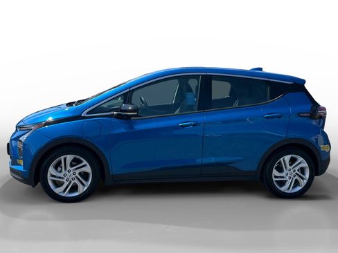 Used 2022 Chevrolet Bolt LT FWD image 2
