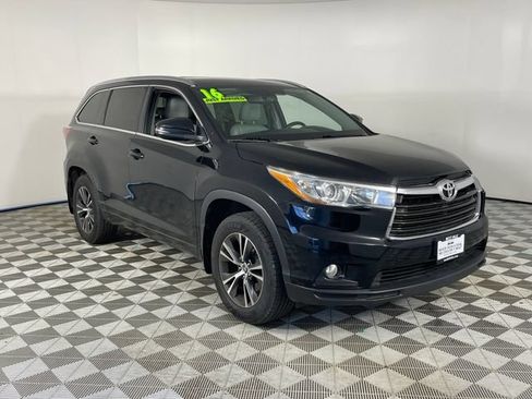 Used 2016 Toyota Highlander XLE AWD/4WD image 18