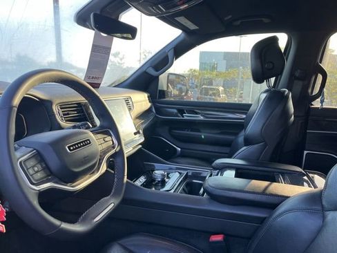 Used 2022 Jeep Wagoneer Series II RWD image 6