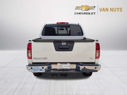 Used 2020 Nissan Frontier SV RWD image 6