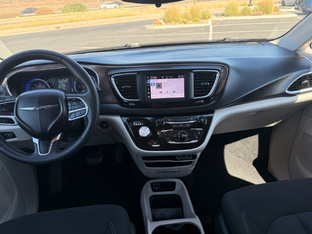 Used 2023 Chrysler Voyager LX FWD image 14