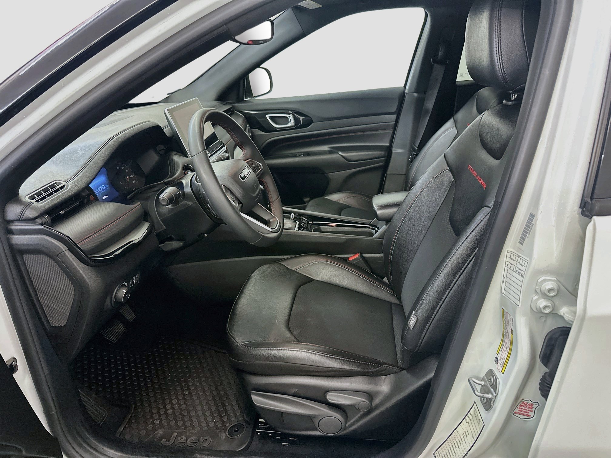 Used 2025 Jeep Compass Trailhawk AWD/4WD image 13