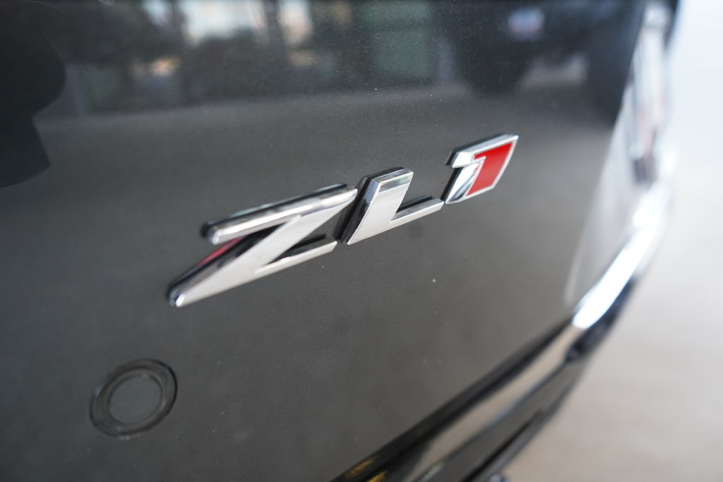 Used 2018 Chevrolet Camaro ZL1 RWD image 7