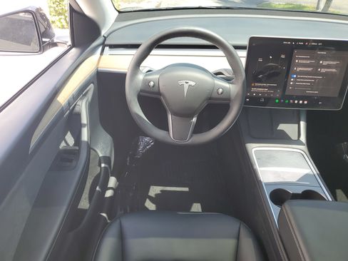 Used 2024 Tesla Model Y Long Range AWD/4WD image 13