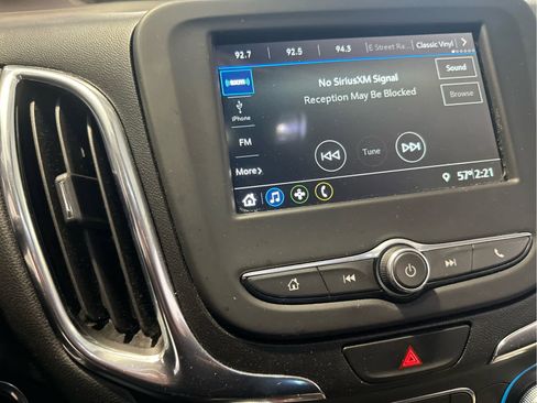 Used 2019 Chevrolet Equinox LT image 8