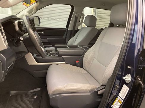 Used 2022 Toyota Tundra SR5 w/ SR5 Convenience Package AWD/4WD image 18