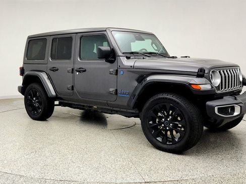 Used 2025 Jeep Wrangler Unlimited Sahara w/ Safety Group AWD/4WD image 3