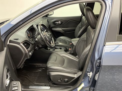 Used 2021 Jeep Cherokee Limited w/ Elite Package AWD/4WD image 3