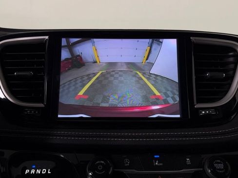 Used 2022 Chrysler Pacifica Touring-L FWD image 23