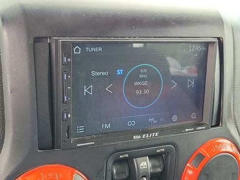Used 2011 Jeep Wrangler Unlimited Sahara w/ Connectivity Group AWD/4WD image 11