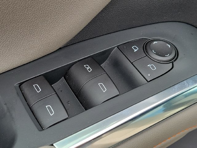 Certified 2026 Chevrolet Traverse LT w/ Driver Confidence Package FWD image 24