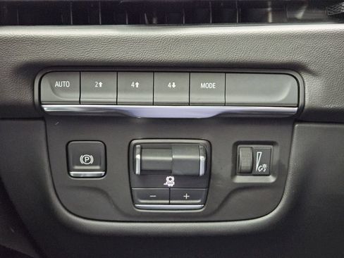 Used 2025 Cadillac Escalade Sport AWD/4WD image 22
