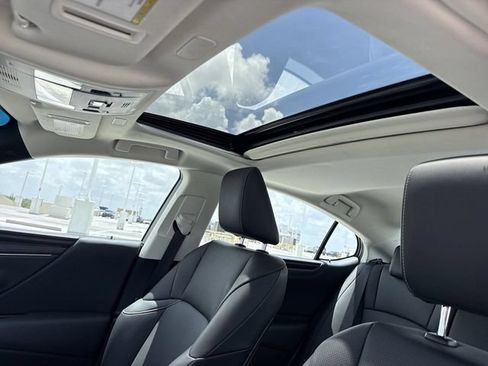 Certified 2025 Lexus ES 300h w/ Premium Package FWD image 22