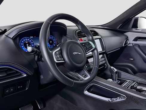Used 2020 Jaguar F-PACE SVR image 9