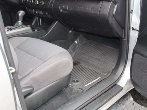 Used 2019 Toyota Tacoma image 38