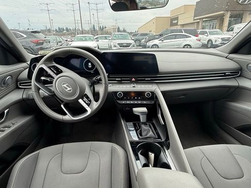 Certified 2025 Hyundai Elantra SEL image 7