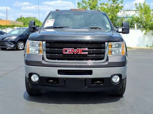 Used 2011 GMC Sierra 2500 SLE w/ SLE Preferred Package AWD/4WD image 2