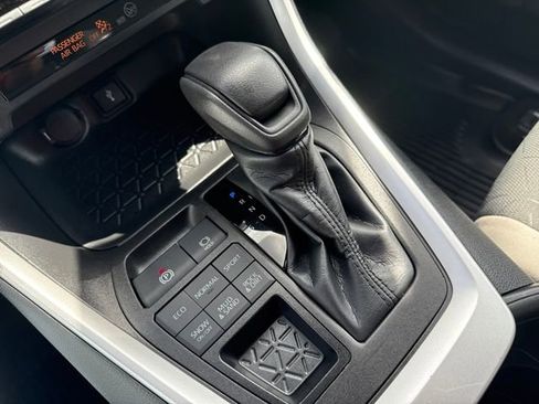 Used 2022 Toyota RAV4 XLE image 20
