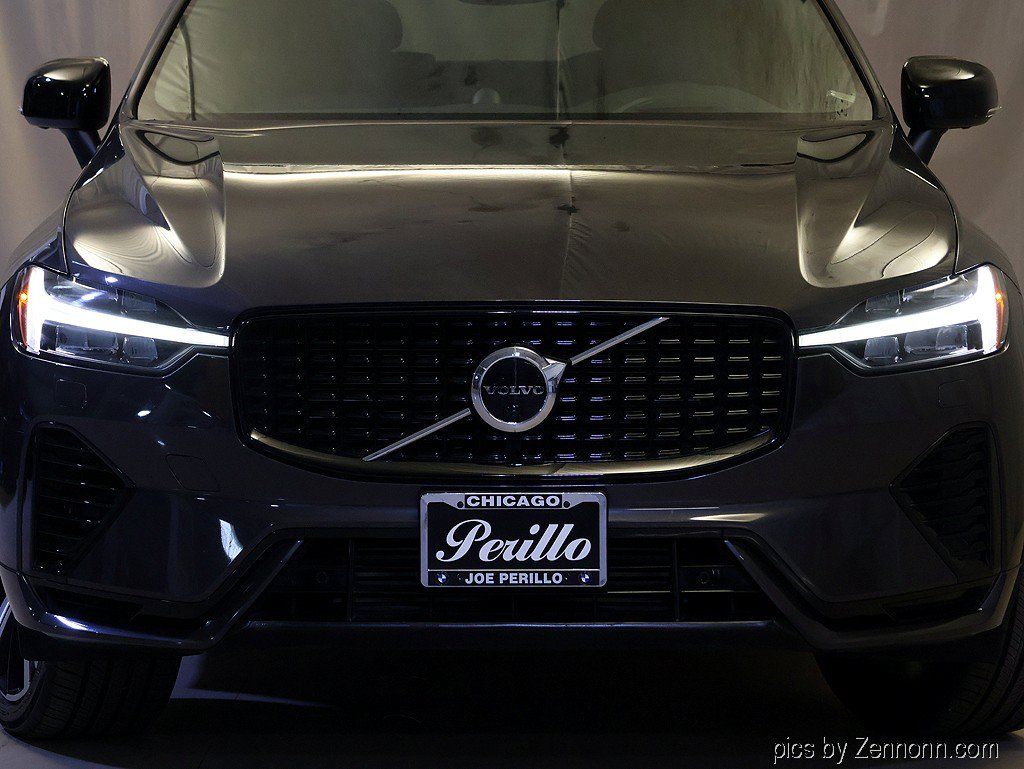 Used 2022 Volvo XC60 T8 R-Design w/ Advanced Package AWD/4WD image 6