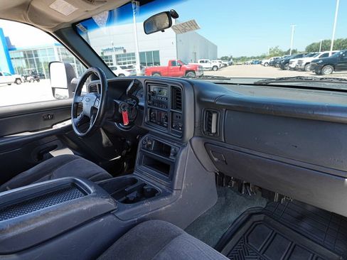 Used 2006 Chevrolet Silverado 2500 W/T w/ Heavy-Duty Power Package AWD/4WD image 20