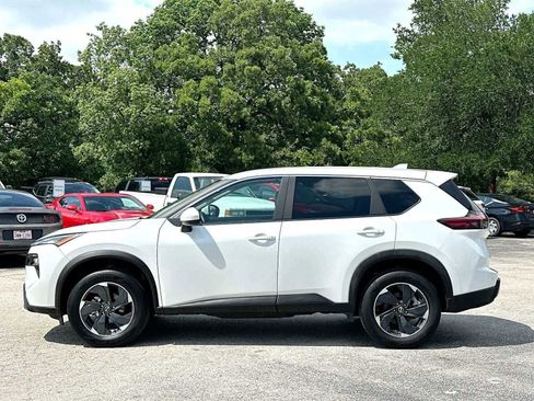 Used 2025 Nissan Rogue SV AWD/4WD image 12