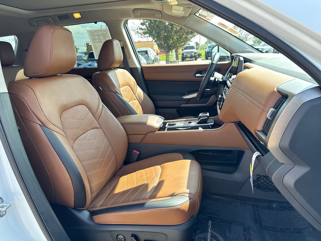 Used 2025 Nissan Pathfinder Platinum w/ Cargo Package AWD/4WD image 39