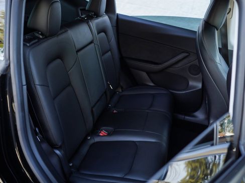 Used 2021 Tesla Model Y Long Range image 22