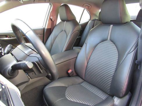 Used 2024 Toyota Camry SE FWD image 11