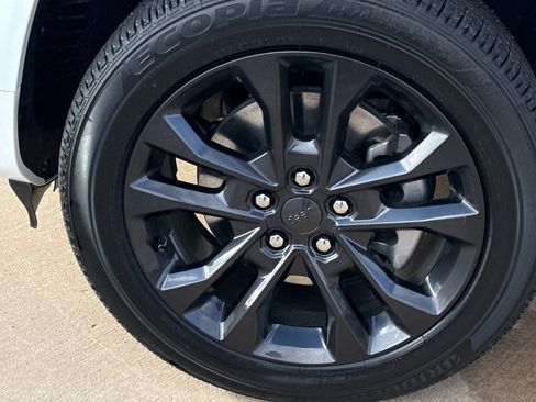 New 2026 Jeep Grand Cherokee L Limited image 8